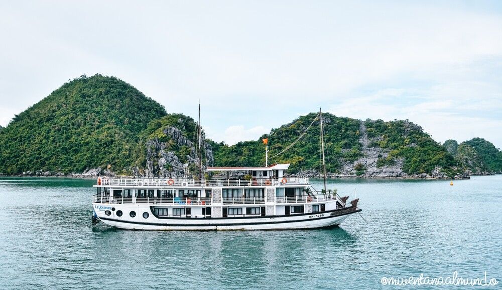 bahía de halong en crucero